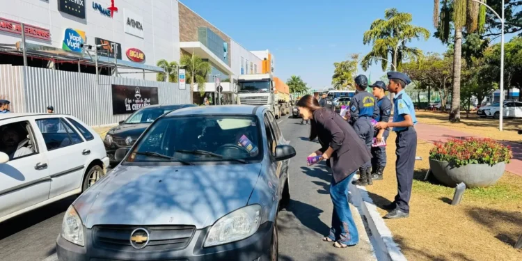 prefeitura-de-aparecida-encerra-agosto-lilas-com-blitz-educativa