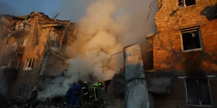 ataque-russo-em-kiev-mata-18-e-atinge-sede-da-uniao-europeia