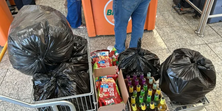 procon-anapolis-apreende-150kg-de-alimentos-vencidos-em-supermercado