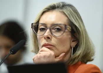 “fraude-ultrapassa-governos-de-direita-ou-esquerda”,-destaca-primeira-ouvida-na-cpmi-do-inss