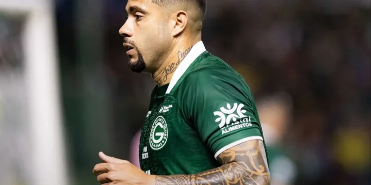 goias-perde-de-virada-para-o-botafogo-sp-em-plena-serrinha,-mas-segue-na-lideranca