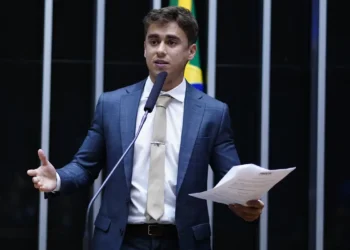 nikolas-ferreira-afirma-que-processara-lula-apos-declaracoes-envolvendo-o-pcc