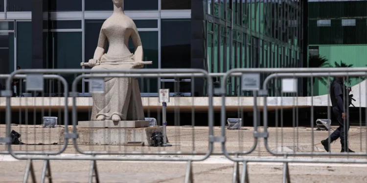 stf-fecha-praca-dos-tres-poderes-e-adota-teletrabalho-durante-julgamento-de-bolsonaro