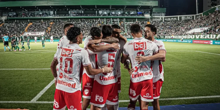 vila-nova-busca-o-empate-contra-a-chapecoense-na-arena-conda