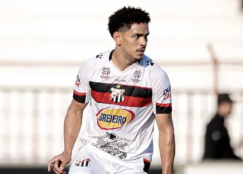 goias-surpreende-e-contrata-lateral-destaque-da-serie-c-no-ultimo-dia-da-janela