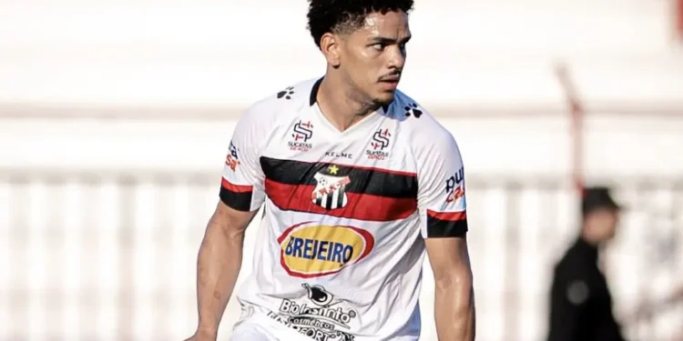 goias-surpreende-e-contrata-lateral-destaque-da-serie-c-no-ultimo-dia-da-janela