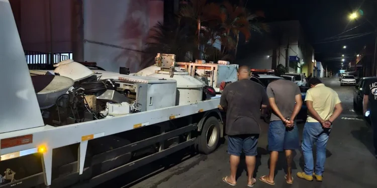 trio-e-preso-suspeitos-de-furto-de-equipamento-de-telecomunicacao-em-goias