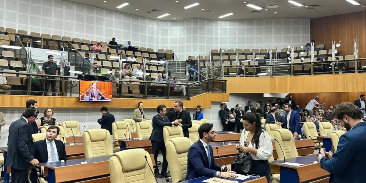 camara-define-membros-da-cei-do-limpa-gyn-e-vereador-reage-na-justica