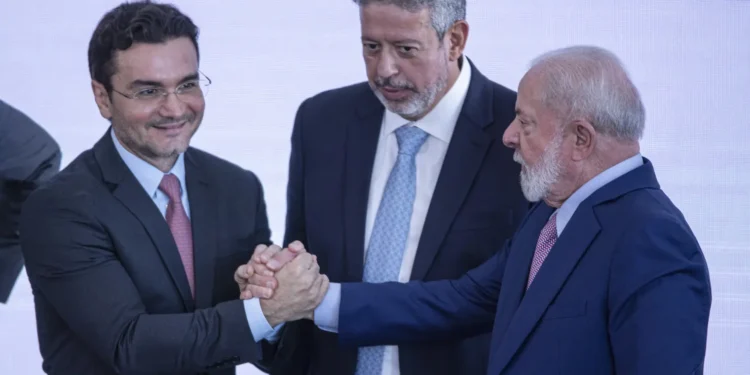 ministros-de-ub/pp-podem-ficar-com-lula-conforme-pesquisas