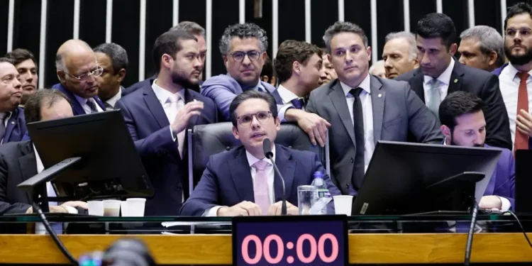 direita-se-reorganiza-apos-inicio-do-julgamento-da-trama-golpista