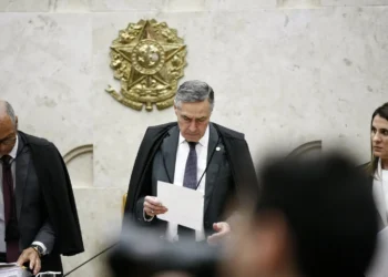 declaracao-de-barroso-sobre-anistia-gera-atrito-no-stf-e-alimenta-ideia