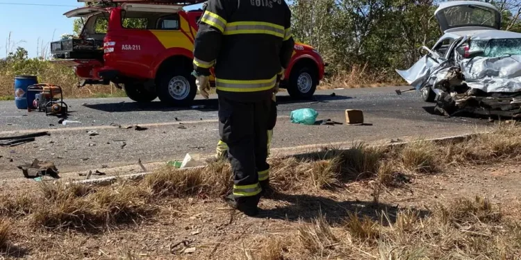 colisao-na-go-080-mata-mulher-e-deixa-dois-homens-feridos-em-goianesia