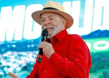 lula-diz-que-bolsonaro-esta-se-“autoincriminando”-ao-pedir-anistia