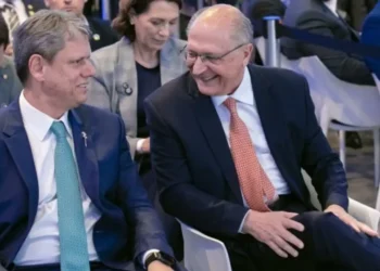 alckmin-critica-bolsonaro:-“indulto-e-golpismo-de-marcha-a-re”