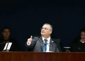 flavio-dino-acompanha-moraes-e-vota-pela-condenacao-de-bolsonaro-e-mais-sete-reus