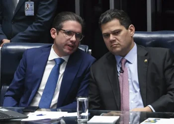 alcolumbre-trabalha-texto-alternativo-para-anistia