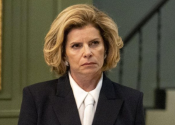 “voce-aqui-de-novo?”-fala-descontraida-de-juiza-durante-audiencia-chama-atencao-na-internet