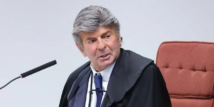 fux-individualiza-votos,-condena-mauro-cid-e-absolve-aliados-de-bolsonaro