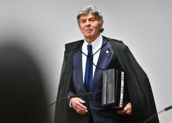 fux-vota-por-absolver-bolsonaro-de-todos-os-crimes-no-stf