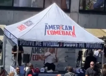 ativista-de-extrema-direita-e-baleado-em-universidade-nos-eua