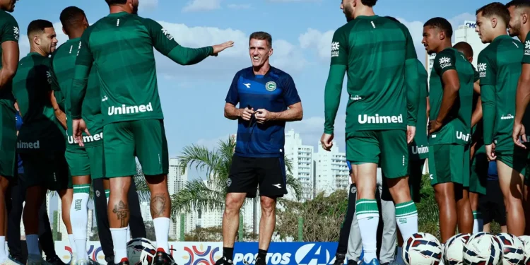 coritiba-x-goias:-arbitragem,-escalacoes,-horario-e-onde-assistir