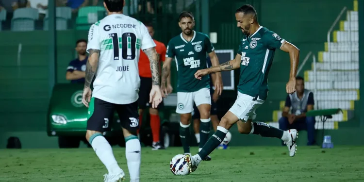 goias-nao-perde-para-o-coritiba-na-serie-b-desde-2018;-confira-o-retrospecto