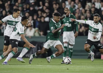 goias-segura-empate-com-coritiba,-mas-perde-a-chance-de-voltar-a-lideranca-da-serie-b