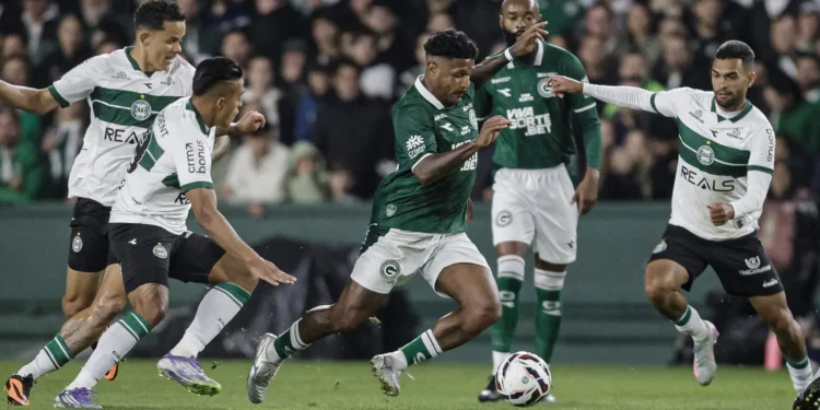 goias-segura-empate-com-coritiba,-mas-perde-a-chance-de-voltar-a-lideranca-da-serie-b