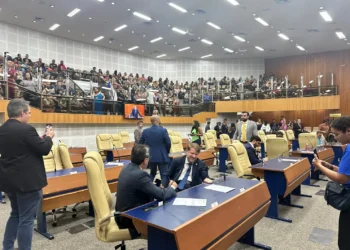 reuniao-da-comissao-de-trabalho-acirra-embate-sobre-contratos-temporarios-na-educacao