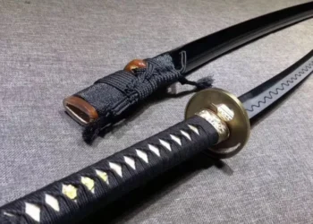 homem-e-preso-em-cuiaba-apos-atacar-companheira-com-espada-tipo-samurai