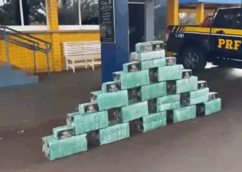 prf-intercepta-caminhoes-e-apreende-330-kg-de-cocaina-em-jatai