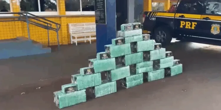 prf-intercepta-caminhoes-e-apreende-330-kg-de-cocaina-em-jatai