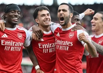 arsenal-goleia-nottingham-forest-e-assume-lideranca-provisoria-da-premier-league