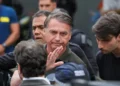 bolsonaro-tem-alta-medica-apos-exames-apontarem-anemia-e-pneumonia-por-broncoaspiracao