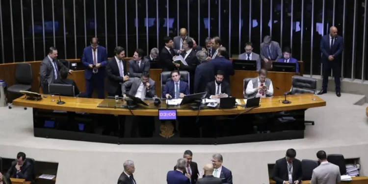 como-votaram-os-deputados-goianos-na-pec-da-blindagem