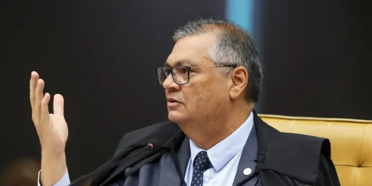 dino-cobra-cronograma-de-fiscalizacao-das-“emendas-pix” 