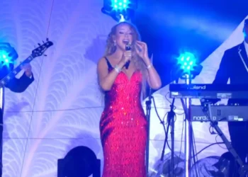 com-repertorio-curto,-mariah-carey-canta-apenas-dez-musicas-em-show-do-amazonia-live