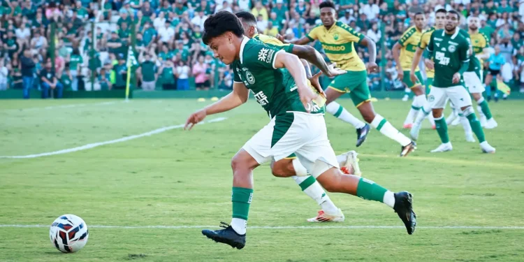 goias-pode-ter-esli-garcia-como-titular-pela-1a-vez-na-serie-b-contra-o-paysandu