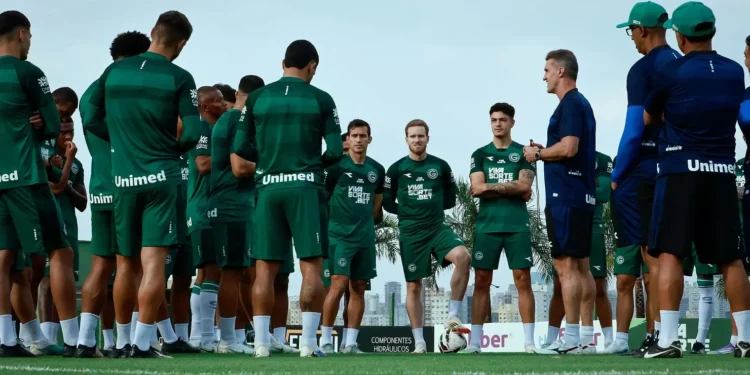 goias-pode-adotar-novo-esquema-diante-do-paysandu-apos-serie-de-desfalques;-veja-a-escalacao