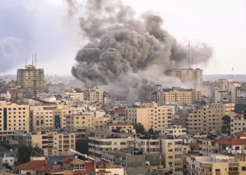 ofensiva-em-gaza-avanca-com-tanques-e-apagao-de-comunicacoes