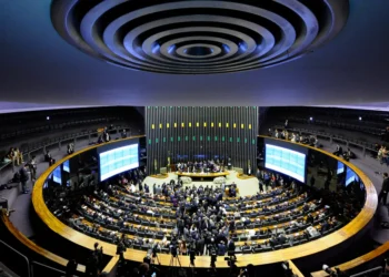 stf-da-10-dias-para-camara-explicar-votacao-da-pec-da-blindagem