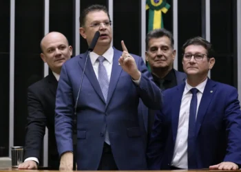 extrema-direita-nao-aceita-projeto-que-substitui-anistia-por-reducao-de-pena