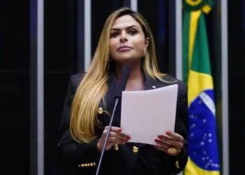 deputada-silvye-alves-anuncia-saida-do-uniao-brasil-apos-votacao-da-pec-da-blindagem