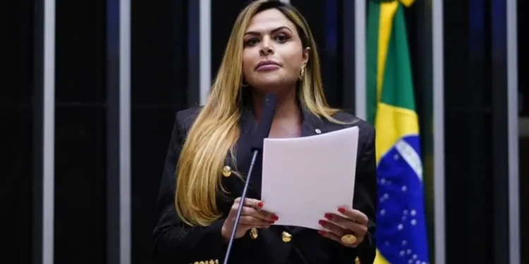 deputada-silvye-alves-anuncia-saida-do-uniao-brasil-apos-votacao-da-pec-da-blindagem