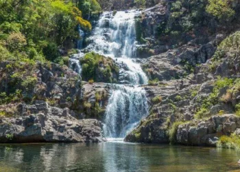 7-cachoeiras-em-goias-perfeitas-para-se-refrescar-no-mes-de-setembro