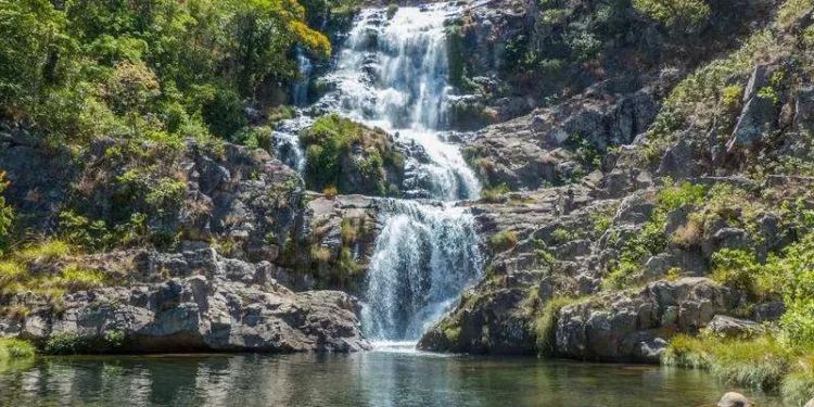 7-cachoeiras-em-goias-perfeitas-para-se-refrescar-no-mes-de-setembro