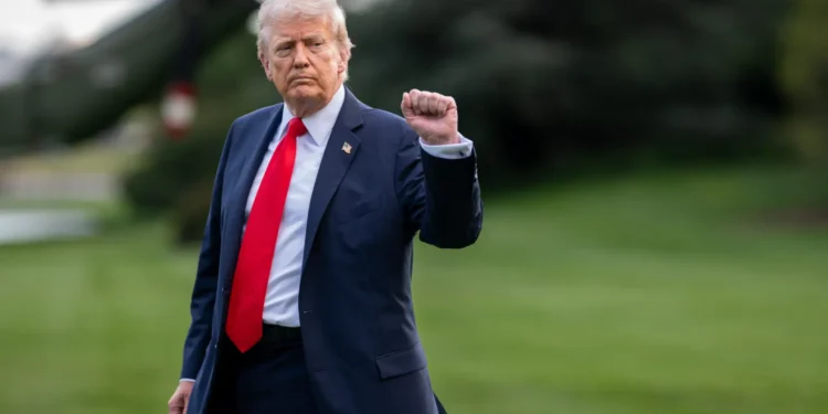 trump-lanca-“gold-card”-que-da-direito-a-residencia-nos-eua-por-us$-1-milhao