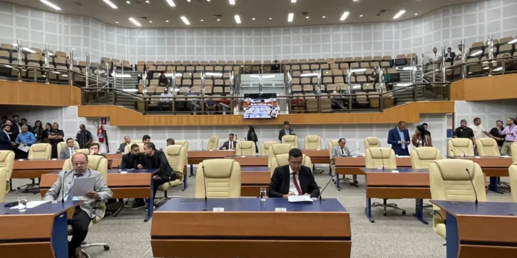 projeto-que-revoga-taxa-do-lixo-segue-parado-na-comissao-de-financas-da-camara