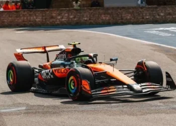 mclaren-lidera-treino-livre-no-azerbaijao-com-norris-a-frente-de-verstappen