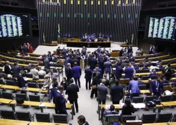 rejeicao-a-pec-da-blindagem-domina-redes-sociais-e-atinge-83%-das-mencoes